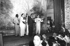 Cine de San Antonio de los Baños. Encuentro poético entre los poetas Jesús Orta Ruiz (Indio Naborí) y Ángel Valiente. Cuba, 1955