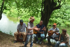 Espacio espontaneo de encuentro de poetas e instrumentitas guajiros. La Sabana, Cienfuegos